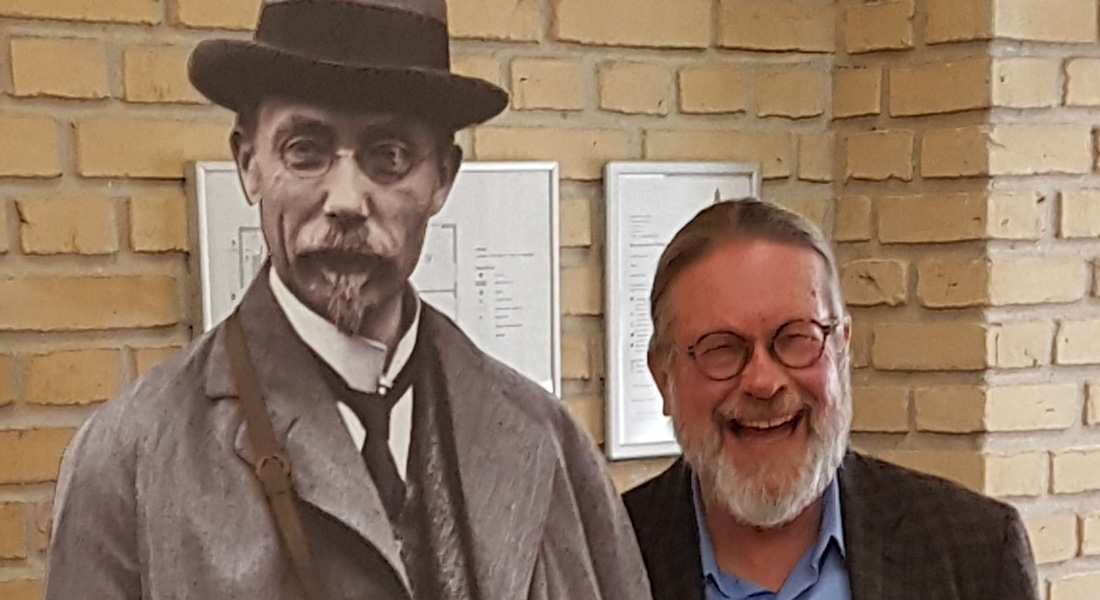 Professor Christopher Ellis is thrilled to have finally met Professor Krogh. Credit: Niels Jessen